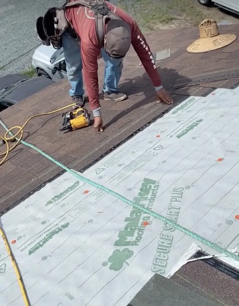 Colocando shingle sobre papel nuevo